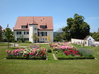 Klostergarten mit ehemaligem Prioratsgebude (Sitz des Dorfhelferinnenwerk e.V.) (Bildnachweis: Gemeinde Slden)