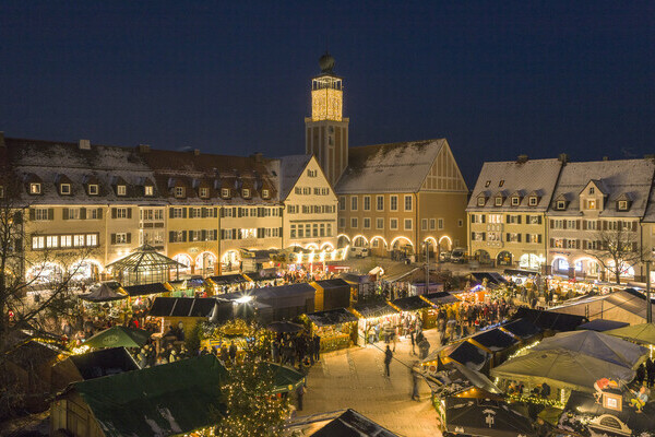 Weihnachtsmarkt auf dem Marktplatz in Freudenstadt Bildnachweis: Freudenstadt Tourismus/Heike Butschkus