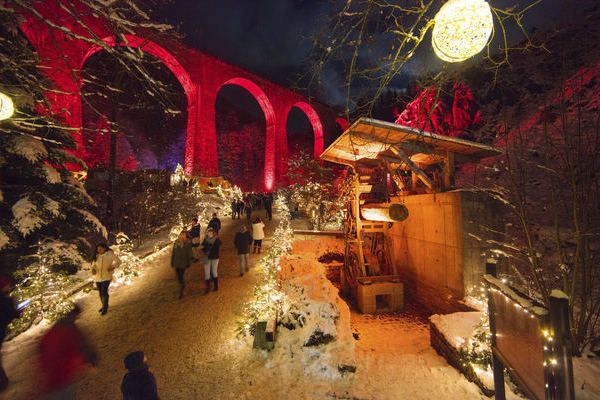 Weihnachtsmarkt in der Ravennaschlucht (c) Hochschwarzwald Tourismus GmbH