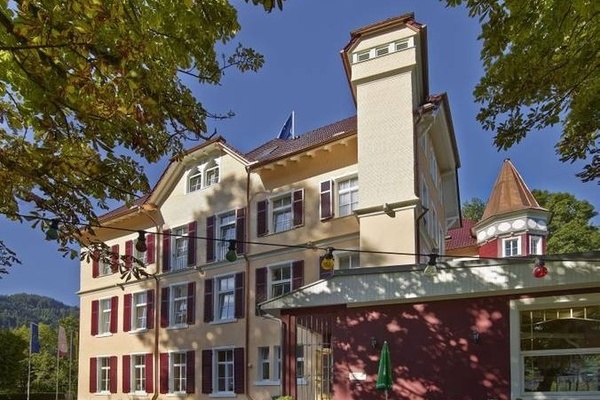 Schlossansicht mit Terrasse Schlossansicht mit Terrasse