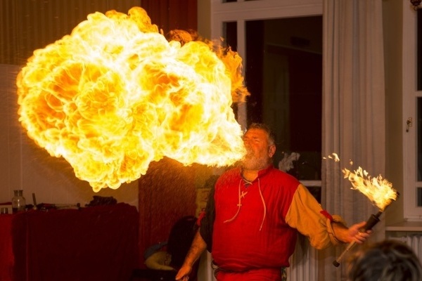 Feuerspucken  Feuerspucken