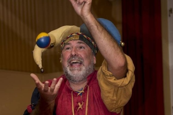 Jonglieren im Saal Jonglieren im Saal