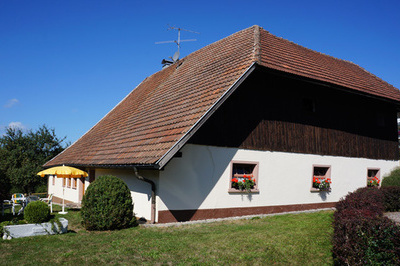 Parkplatz mit 4 Stellplätzen direkt neben dem Haus Parkplatz mit 4 Stellplätzen direkt neben dem Haus