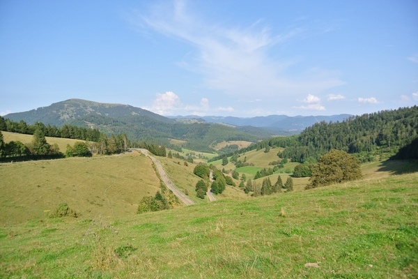 'Auf dem Kreuzweparkplatz, Ausgangspunkt für viele Wanderungen ' 'Auf dem Kreuzweparkplatz, Ausgangspunkt für viele Wanderungen '