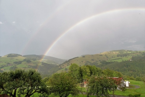 ''Auch Regentage enthalten viele schöne Momente.'' ''Auch Regentage enthalten viele schöne Momente.''