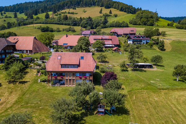 '''Landhaus mit Ferienwohnungen"' '''Landhaus mit Ferienwohnungen"'