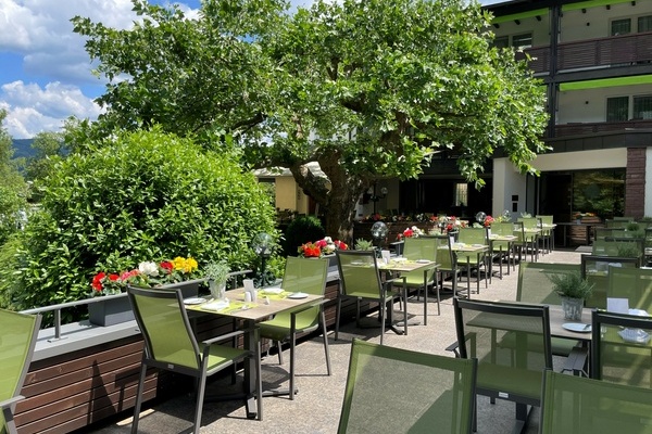 Restaurantterrasse im Sommer Restaurantterrasse im Sommer
