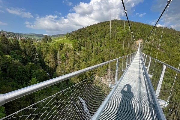 Highlight: Hängebrücke BlackforestLine am Ortseingang von Todtnauberg