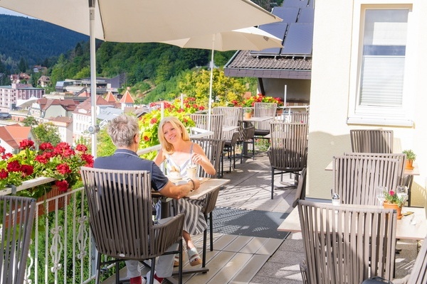 Terrasse des Restaurant Sommerbergblick im Wellnesshotel Rothfuss Terrasse des Restaurant Sommerbergblick im Wellnesshotel Rothfuss