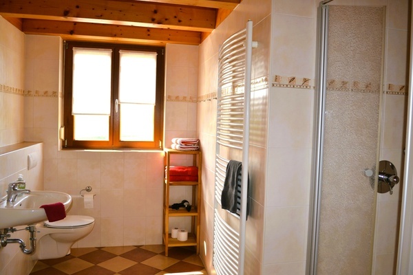 'Badezimmer mit Fenster' 'Badezimmer mit Fenster'