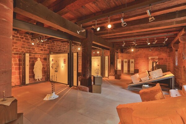 Ein Ausstellungsraum des Klostermuseums Copyright: (© Staatliche Schlösser und Gärten Baden-Württemberg - Foto: Markus Schwerer)